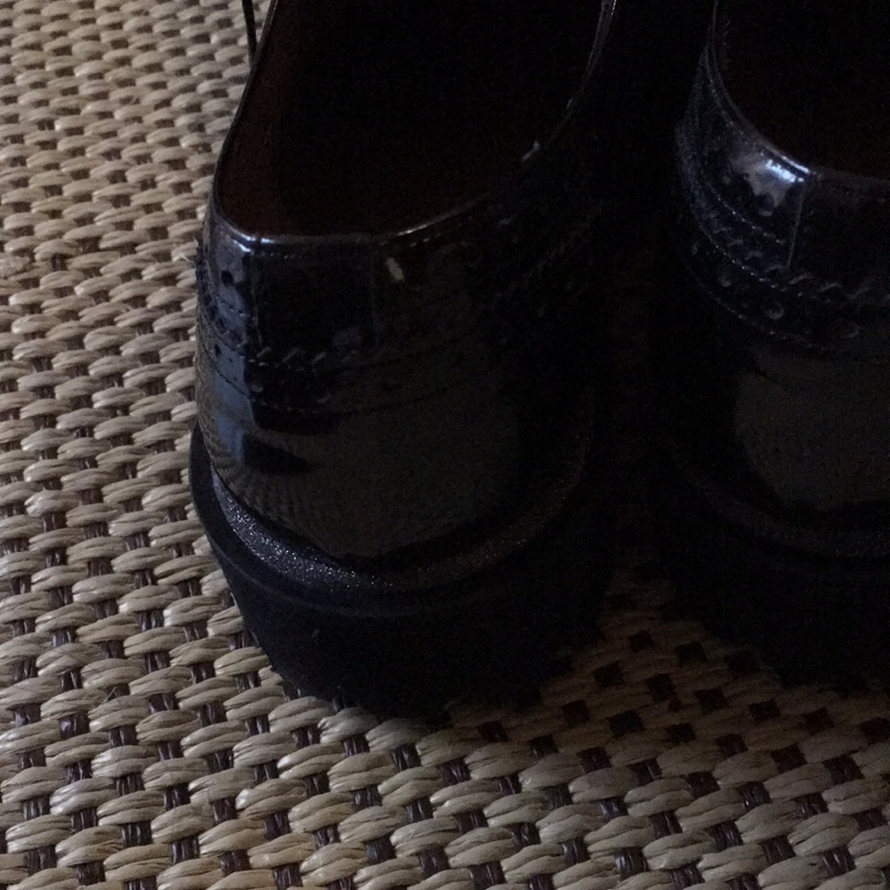 Shoes - Picture 4 of 6
